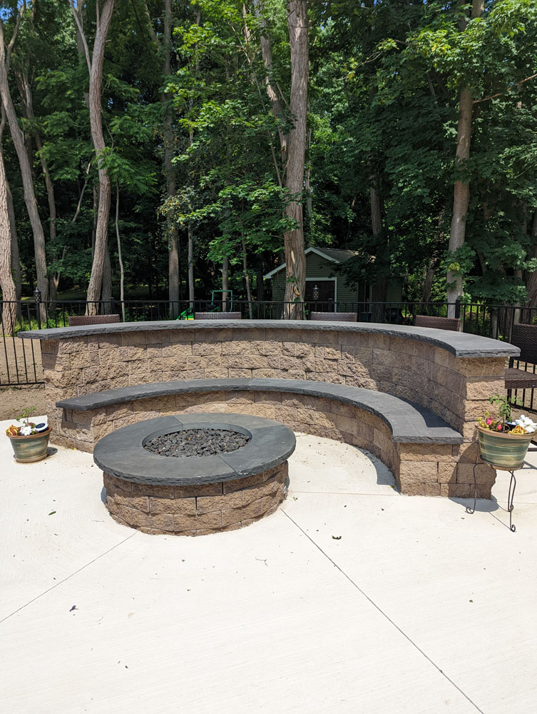 Retaining Wall & Fire Pit (Pittsford)